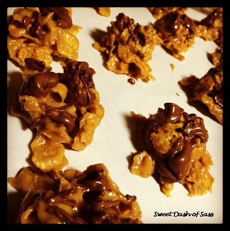 Peanut Butter Corn Flake Treats - no bake #25DaysCookieStyle www.SweetDashofSass.com